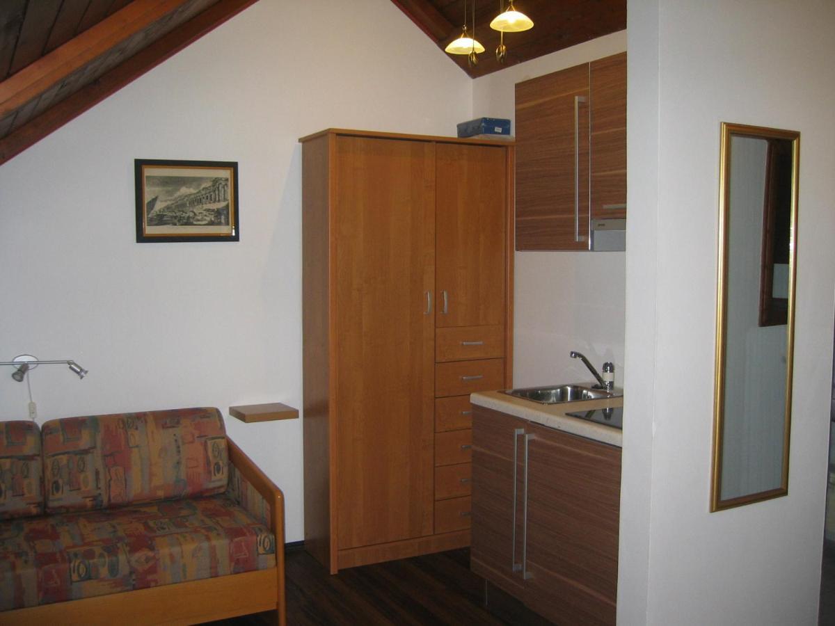 Apartments Larsen Omiš Zewnętrze zdjęcie