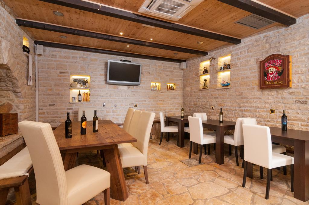 Apartments Larsen Omiš Zewnętrze zdjęcie
