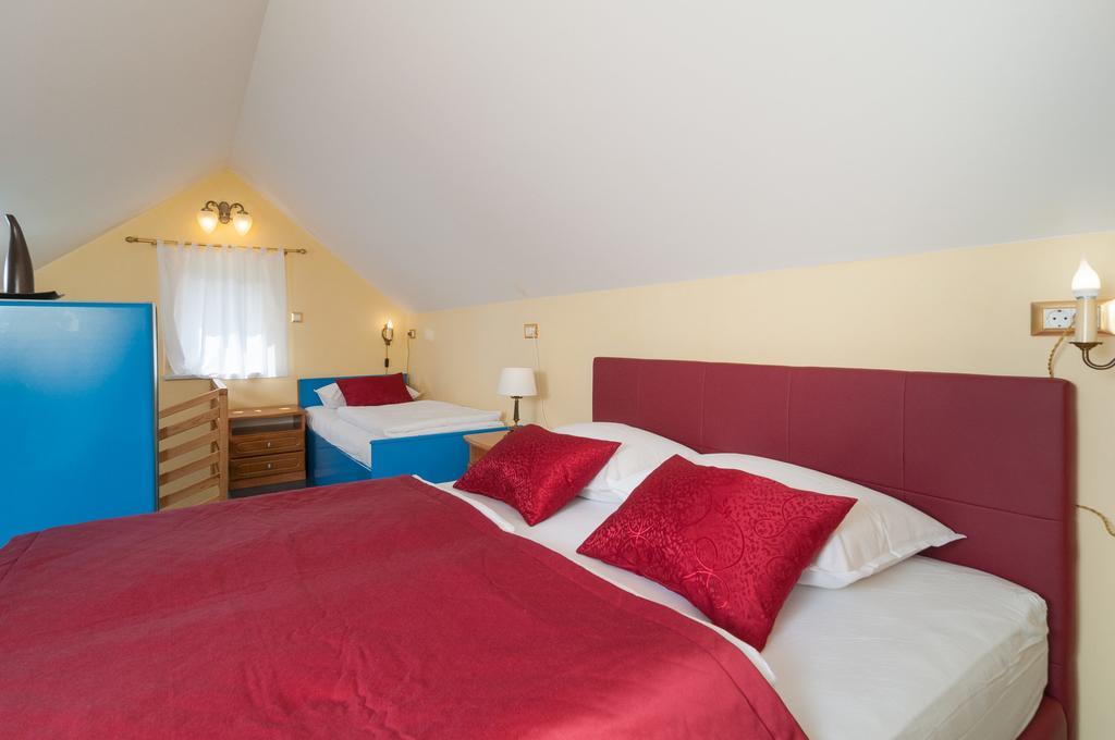 Apartments Larsen Omiš Zewnętrze zdjęcie