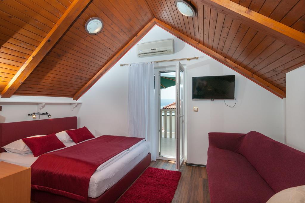 Apartments Larsen Omiš Zewnętrze zdjęcie