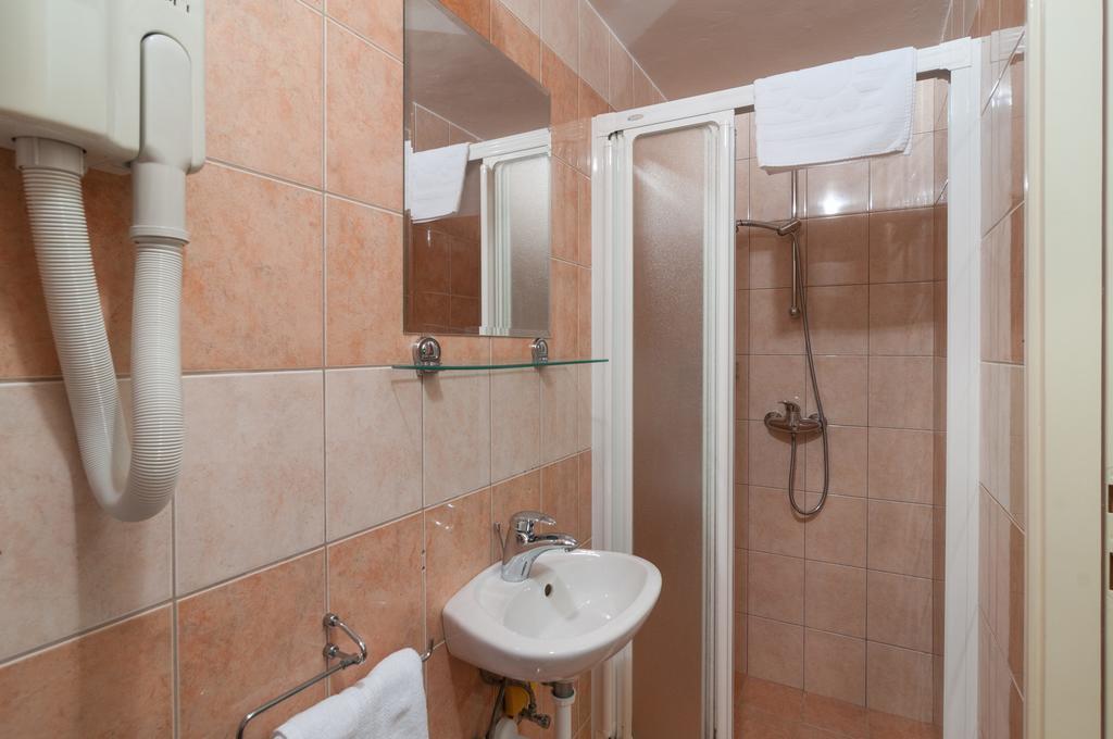 Apartments Larsen Omiš Zewnętrze zdjęcie