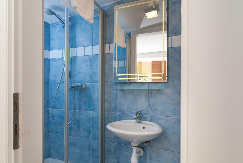 Apartments Larsen Omiš Zewnętrze zdjęcie