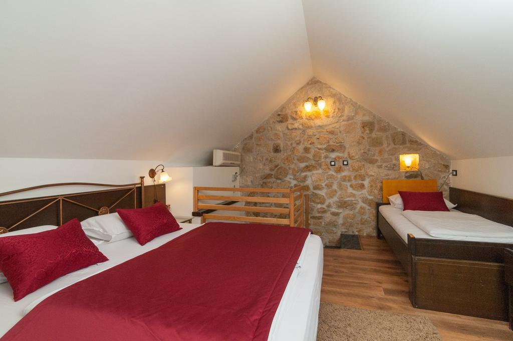 Apartments Larsen Omiš Zewnętrze zdjęcie