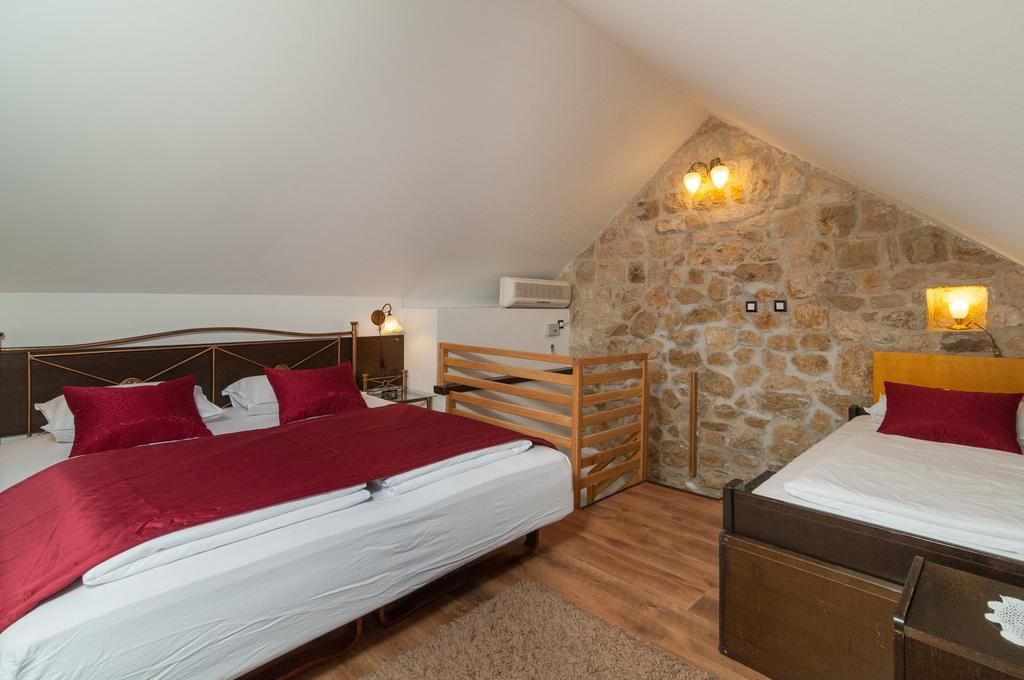 Apartments Larsen Omiš Zewnętrze zdjęcie
