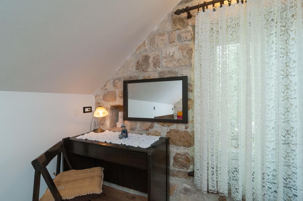 Apartments Larsen Omiš Zewnętrze zdjęcie