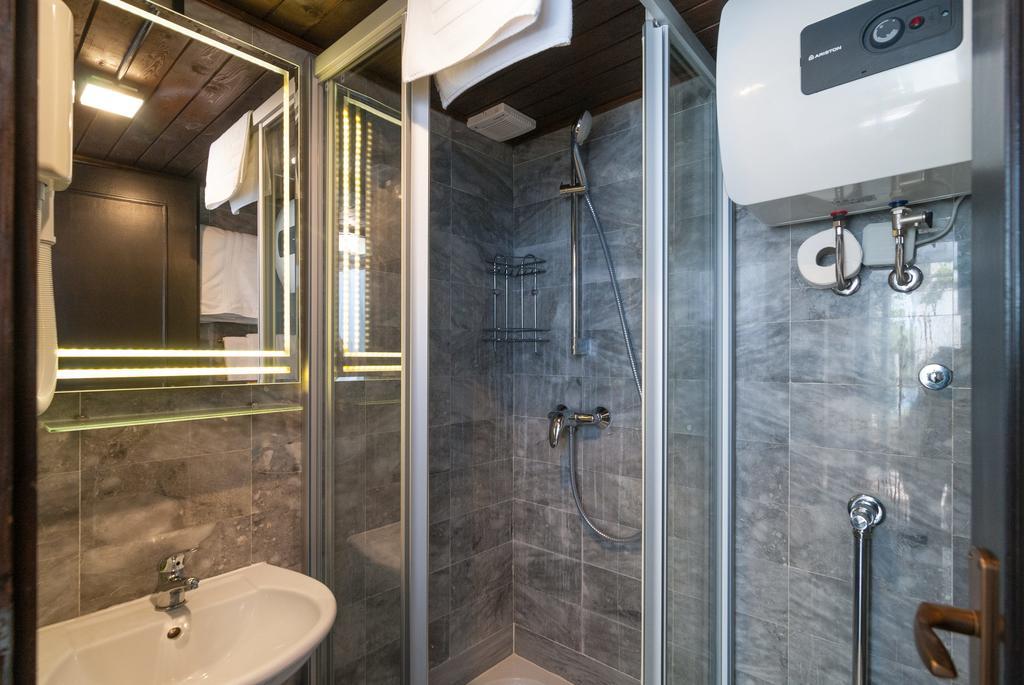 Apartments Larsen Omiš Zewnętrze zdjęcie