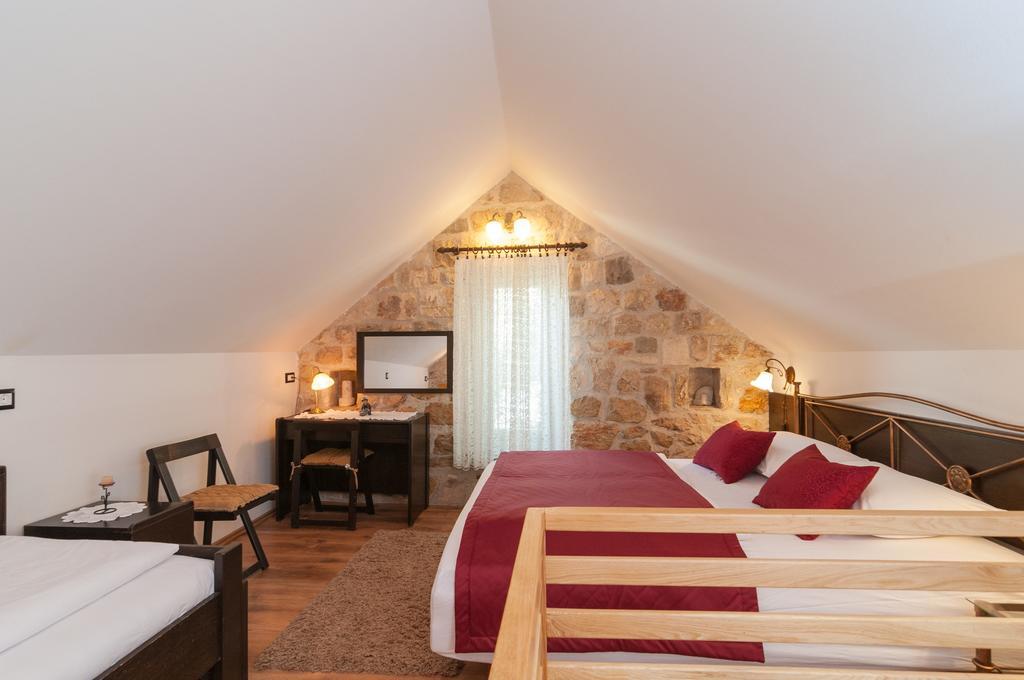 Apartments Larsen Omiš Zewnętrze zdjęcie