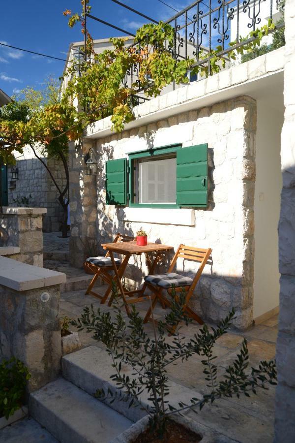 Apartments Larsen Omiš Zewnętrze zdjęcie