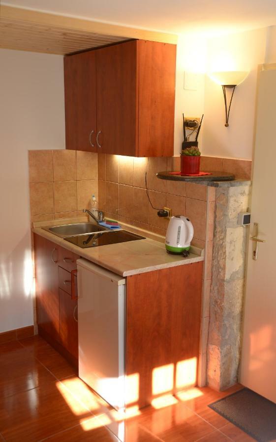 Apartments Larsen Omiš Zewnętrze zdjęcie