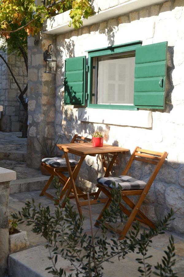Apartments Larsen Omiš Zewnętrze zdjęcie