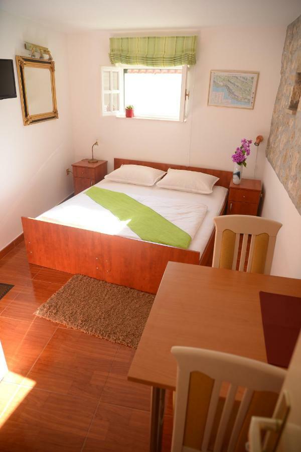 Apartments Larsen Omiš Zewnętrze zdjęcie