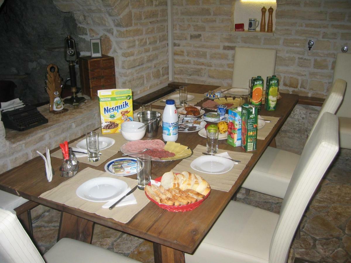 Apartments Larsen Omiš Zewnętrze zdjęcie